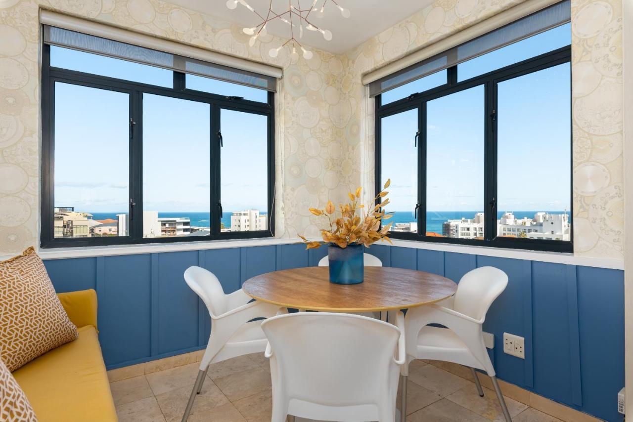 A Breeze Of L Balcony With Stunning Views Apartment