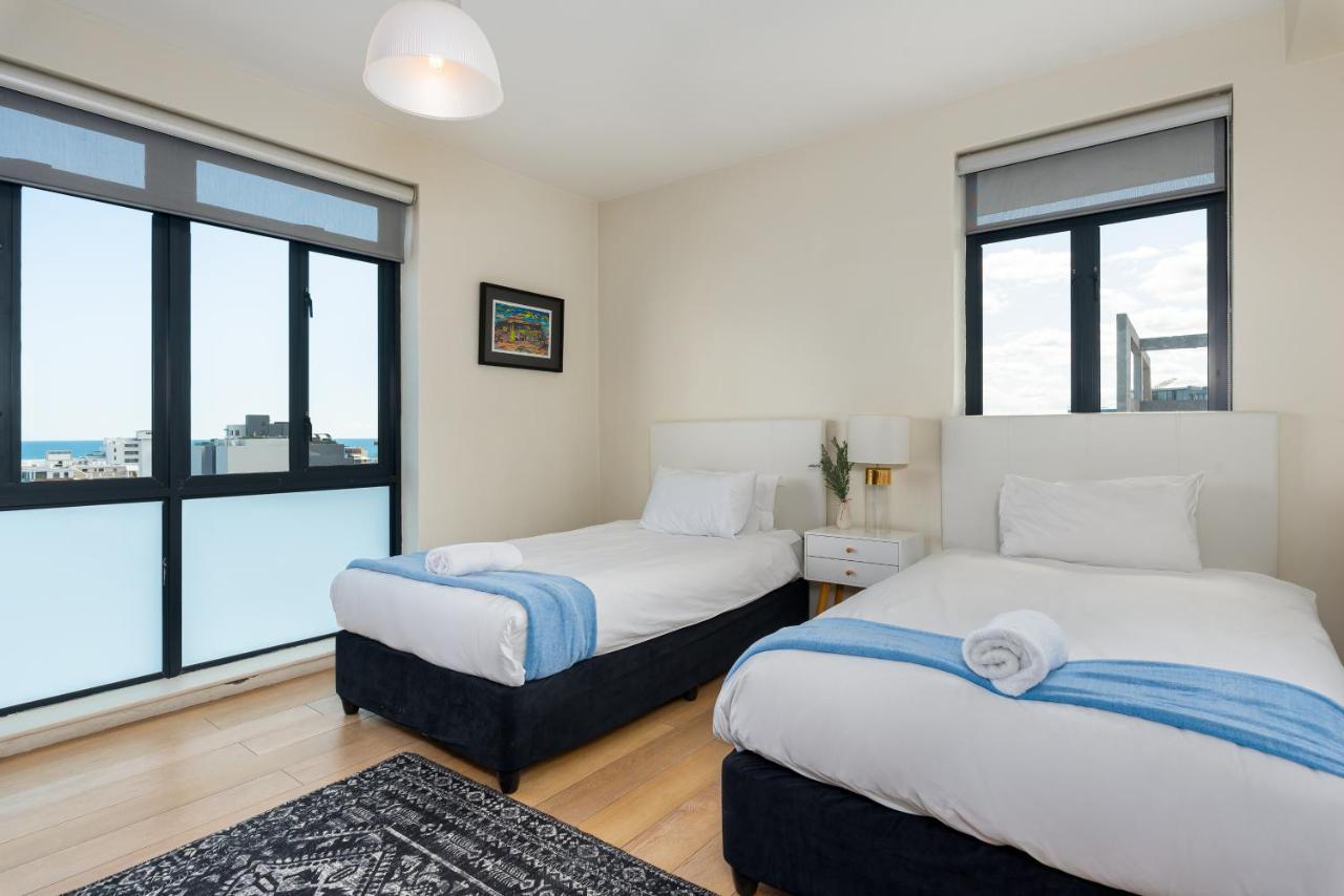 A Breeze Of L Balcony With Stunning Views Apartment