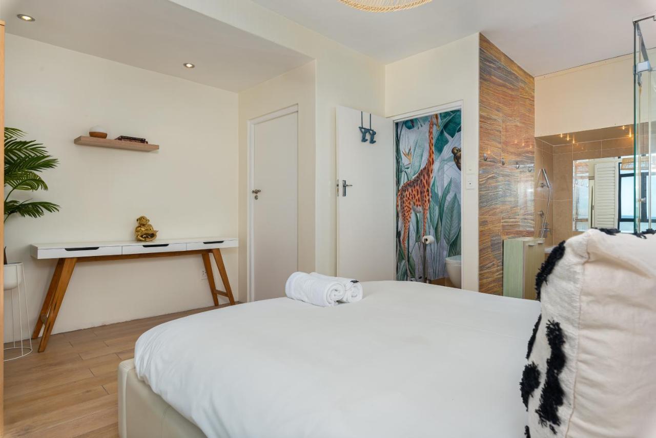 A Breeze Of L Balcony With Stunning Views Apartment